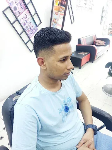 Classic side part with a taper