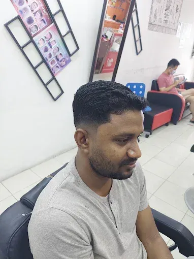 Short textured cut with a taper